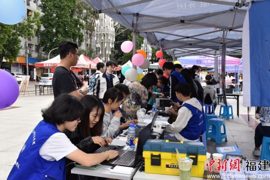 图为“代码敲e敲”游戏活动现场 连榕榕摄 图为“代码敲e敲”游戏活动现场 连榕榕摄