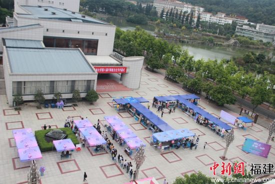 图为航拍镜头下的IT文化节开幕式 连榕榕摄 图为航拍镜头下的IT文化节开幕式 连榕榕摄