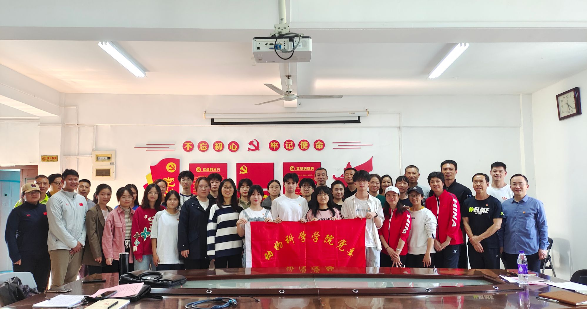 支部党员合照.jpg