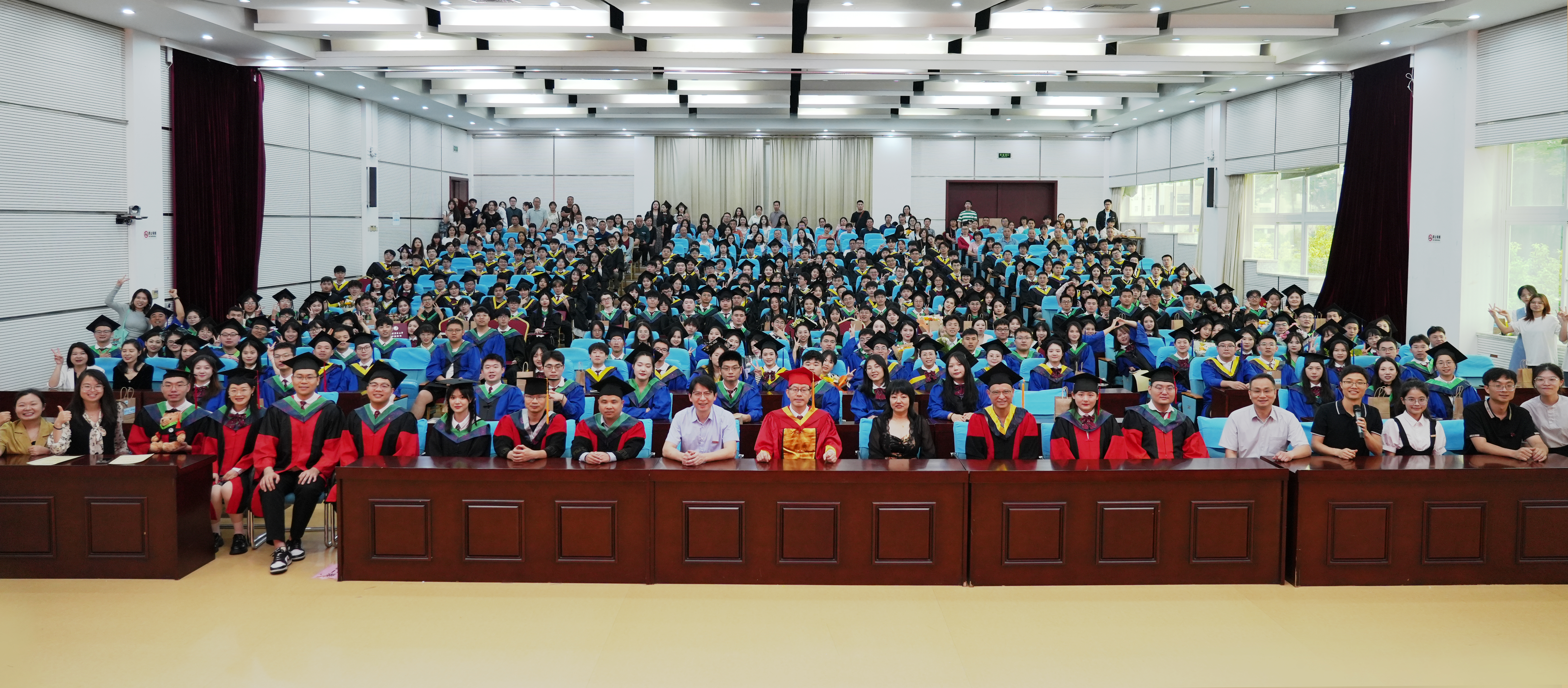 大合照裁切.jpg