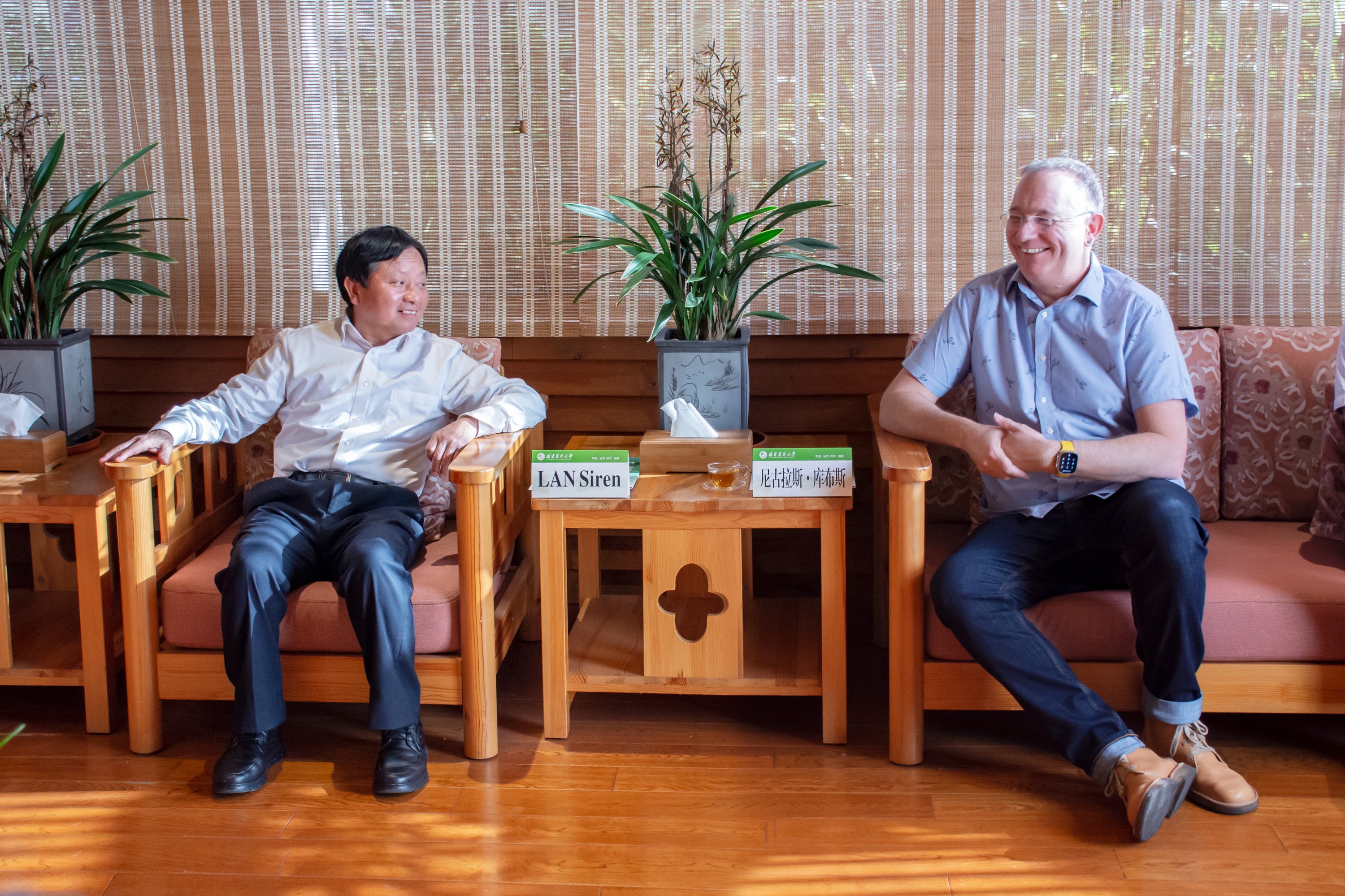 会见.jpg